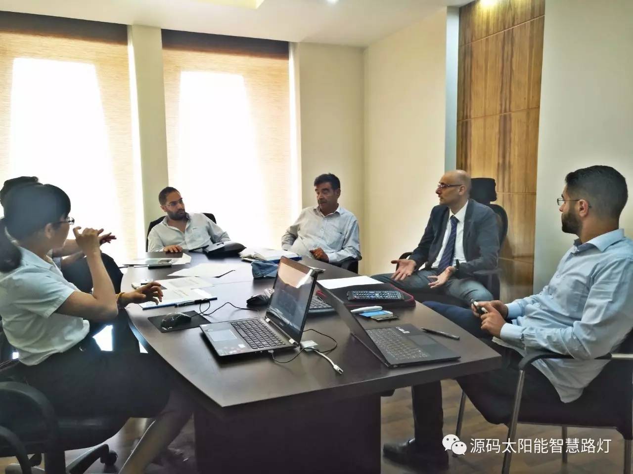 太陽能路燈，太陽能平板燈，光伏產(chǎn)業(yè)，綠色節(jié)能，太陽能路燈廠家