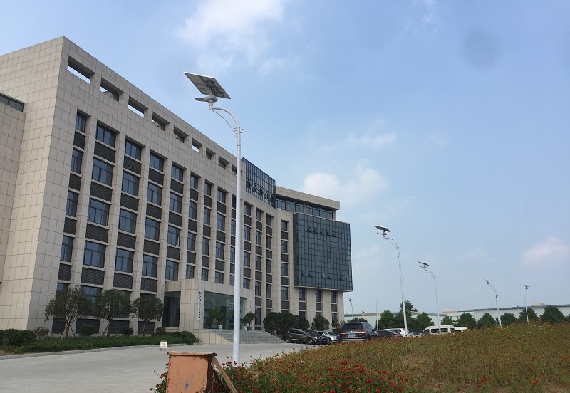 太陽能路燈廠家分享路燈抗風(fēng)壓設(shè)計(jì)