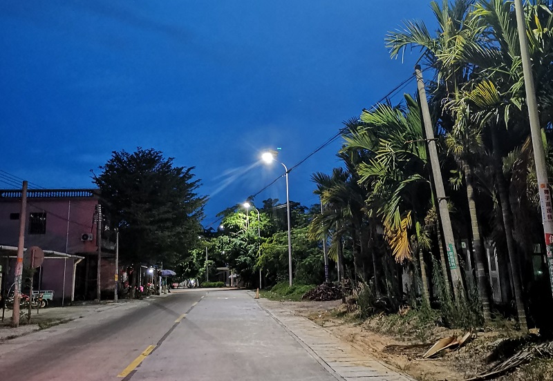 太陽(yáng)能路燈廠家技術(shù)革新引領(lǐng)照明新潮流